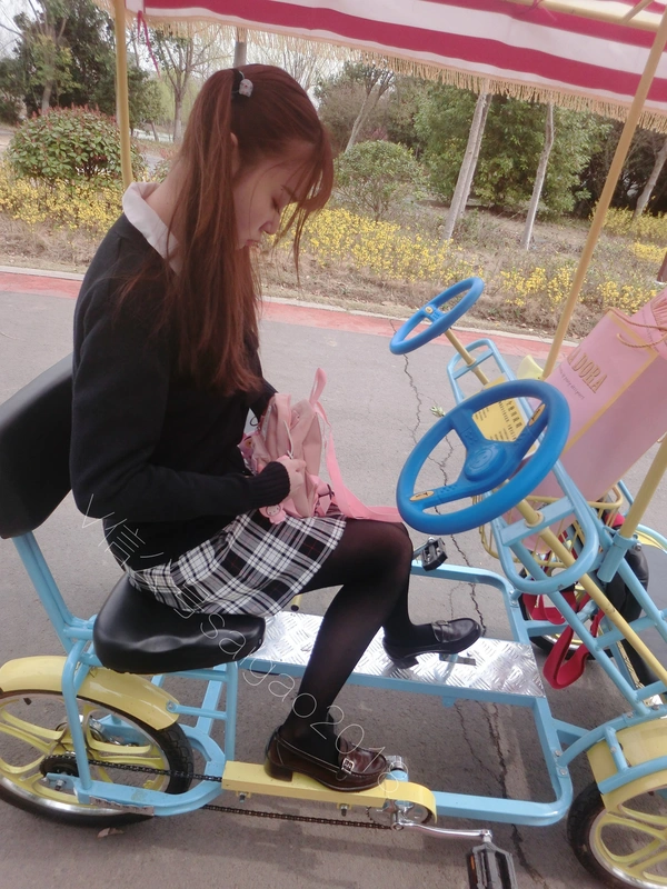 2019单身节 美少女户外黑丝 - 双马尾少女赛高酱